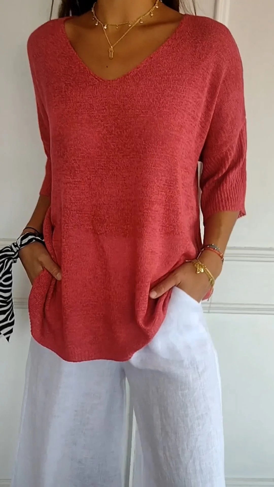 Plain knit V-neck top