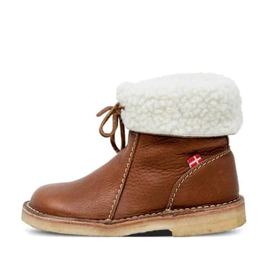 Waterproof boots with wool lining