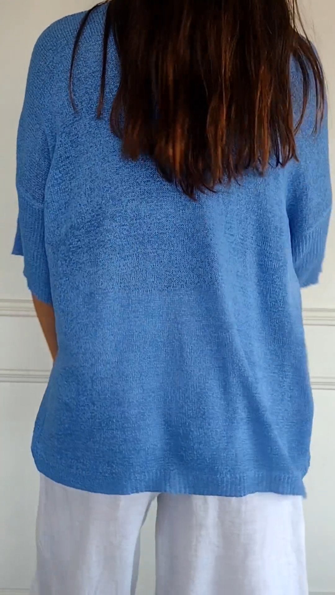 Plain knit V-neck top